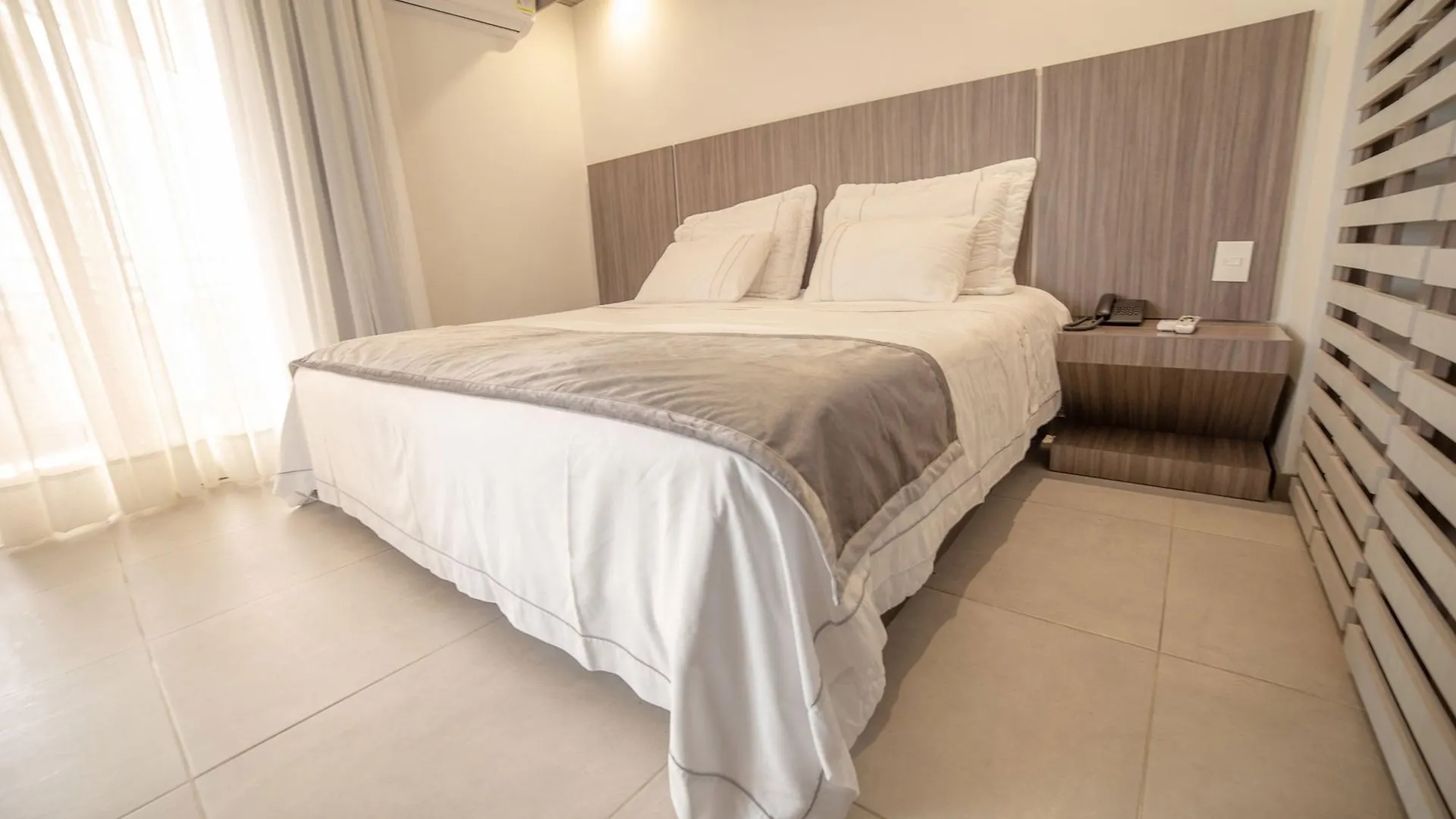Park 42 Apartasuites Medellin 3*,
