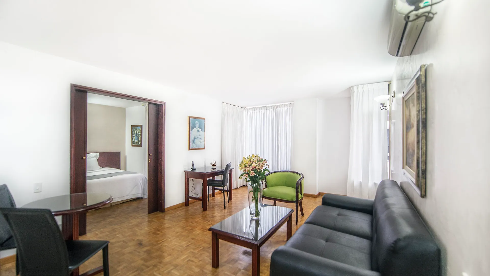 Park 42 Apartasuites Medellin 3*,