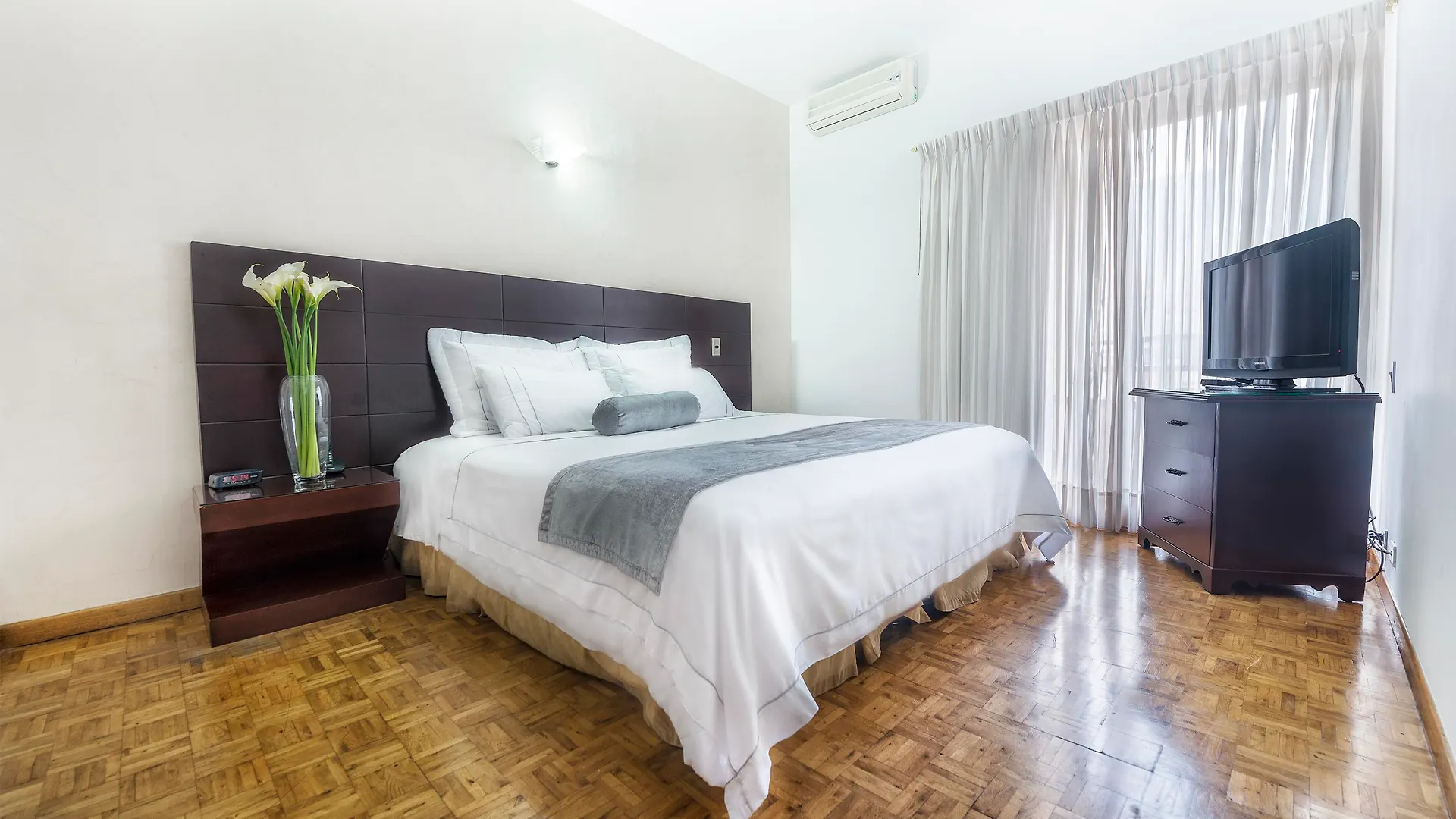 Park 42 Apartasuites Medellin 3*,