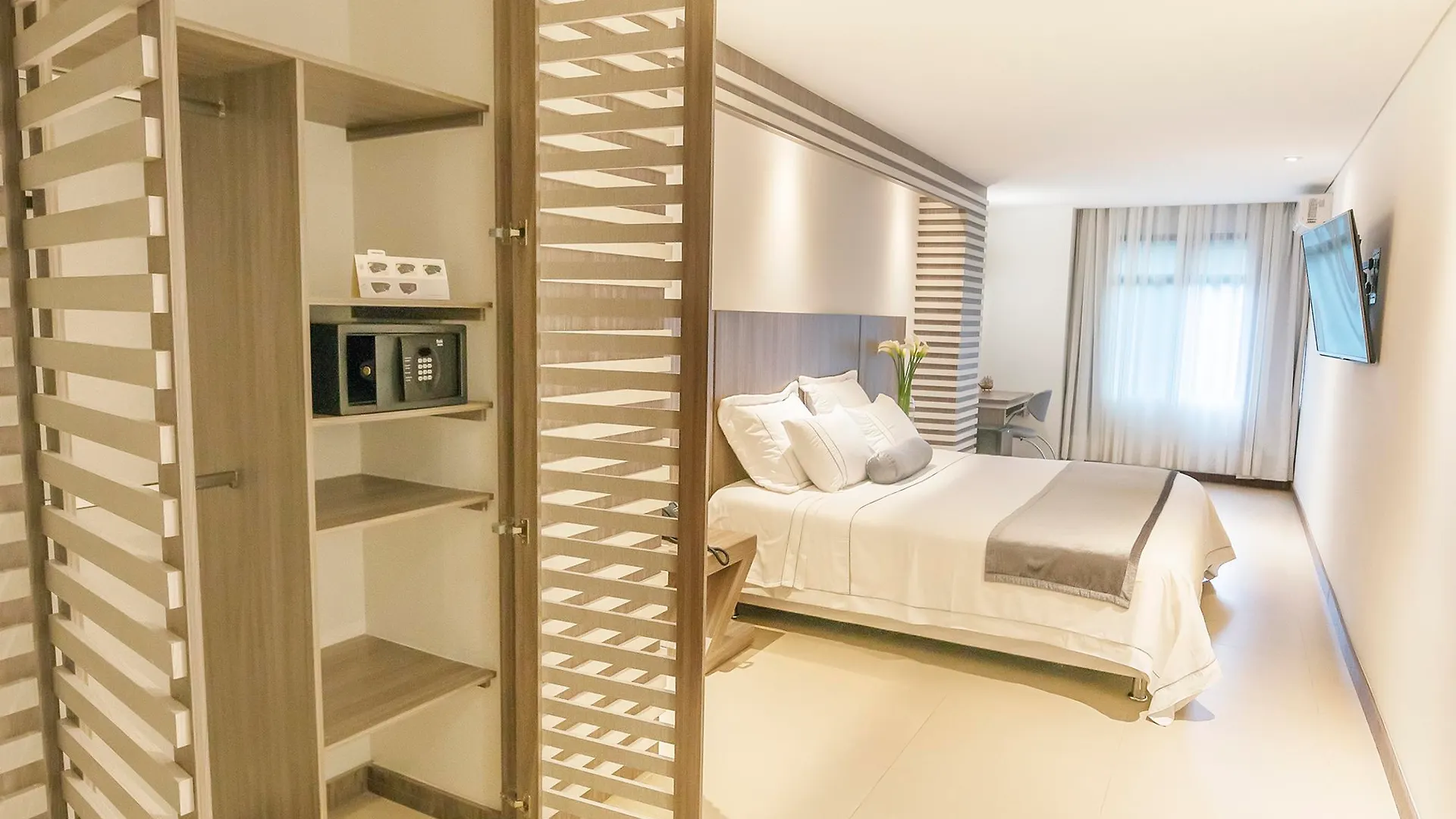 Park 42 Apartasuites Medellin 3*,  Colombia