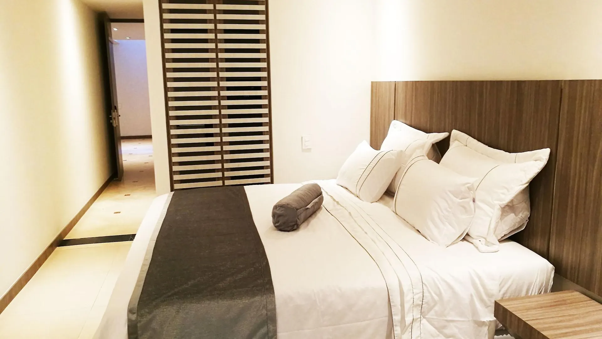 Park 42 Apartasuites Medellin Hotel