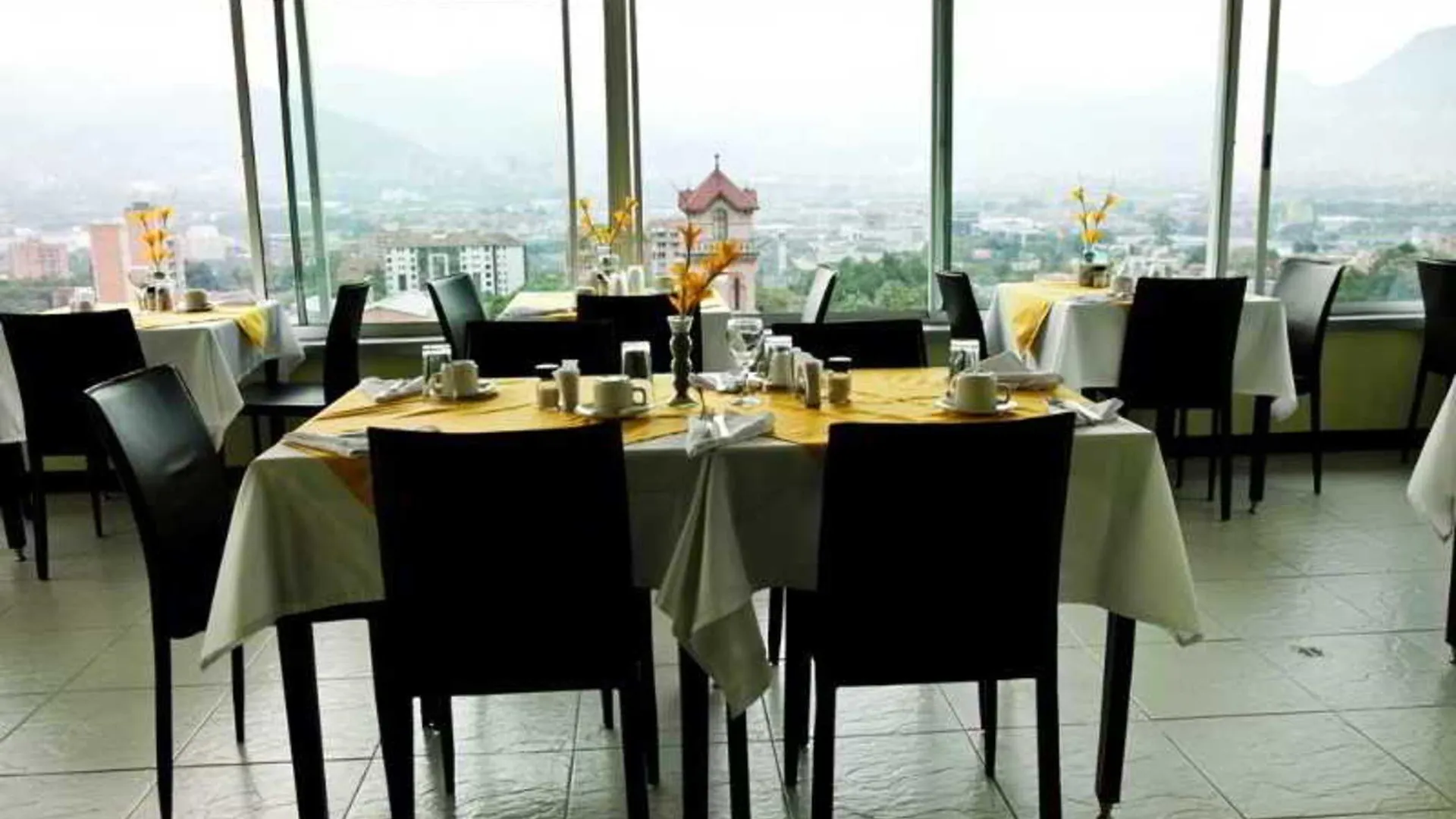 Park 42 Apartasuites Медельин Отель